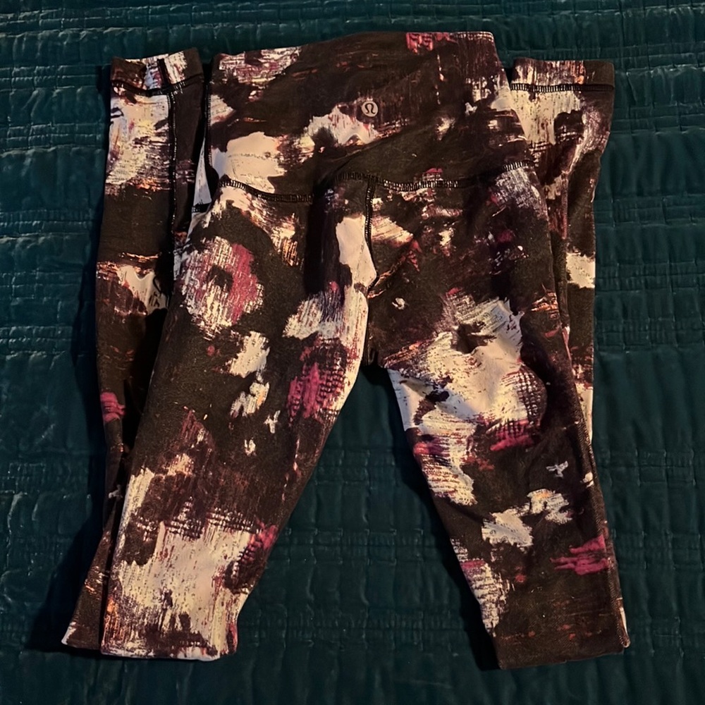 Lululemon pattern leggings